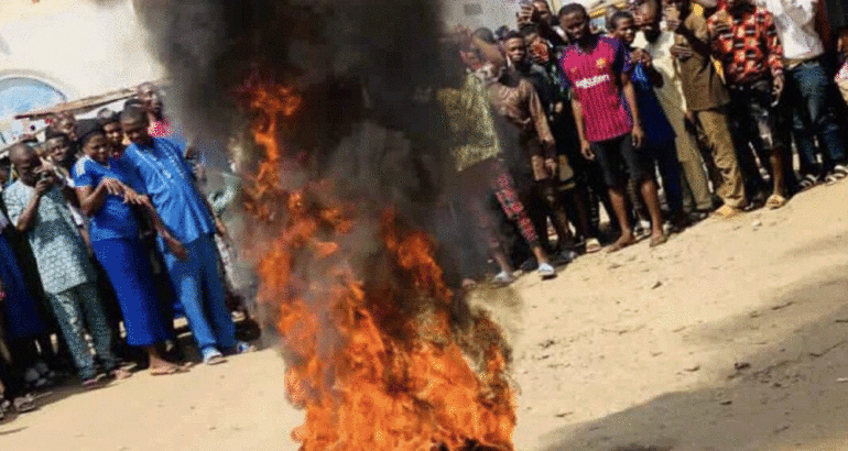 Angry mob set ablaze 3 suspected motorcycle thieves in Lagos