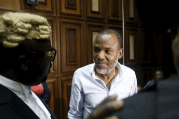 Video: Nnamdi Kanu appears in Court, protests DSS’s denial of Lawyers, others access